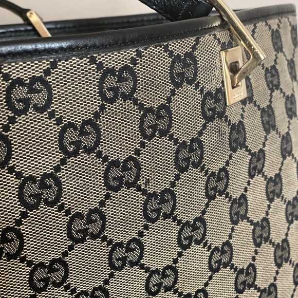 ❌❌SOLD❌❌ Authentic Gucci Tote bag - Picture 4 of 15
